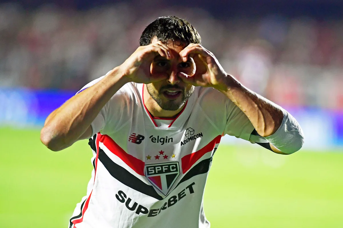Ídolo no São Paulo e com raízes no Boca: Calleri reencontra ex-clube 11 anos depois
