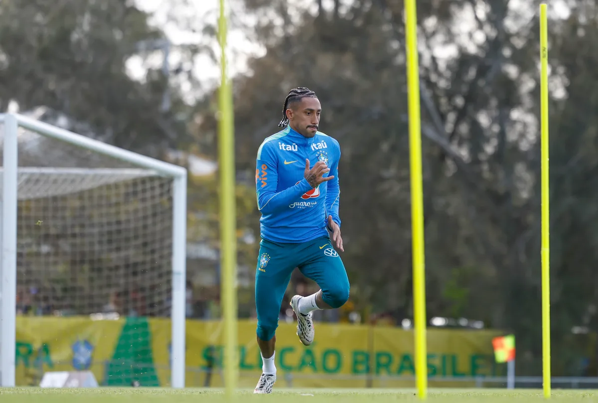 Infalível há quase dez anos, Raphinha é favorito para assumir pênaltis da Seleção; veja números