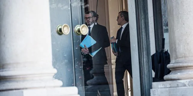Présidentielle 2027 : le bilan d’Emmanuel Macron, un lourd héritage à porter pour Gabriel Attal et Edouard Philippe
