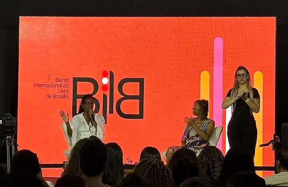 Quem ocupa espaços de decisão? Djamila Ribeiro discute representação e democracia