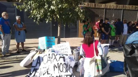 David y su hijo, desahuciados en Vallecas de un piso de obra social