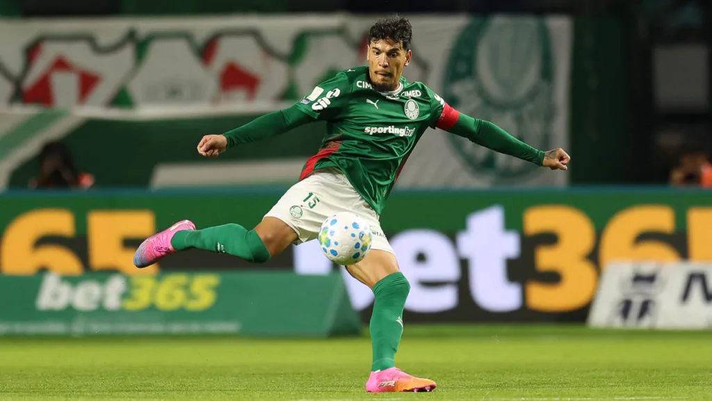 Palmeiras vence São Paulo e dorme na liderança do Brasileirão
