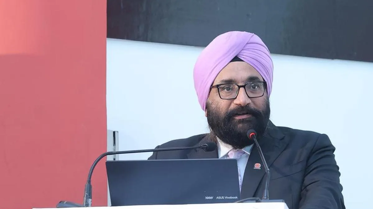 IOCL chairman laments limited investment in energy innovations, commits to fund start-ups in hydrogen,mobility space