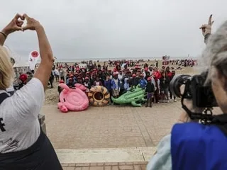 « Elle est loin la mer ! » : des milliers d’enfants du Secours populaire en vacances à Deauville, le temps d’une journée