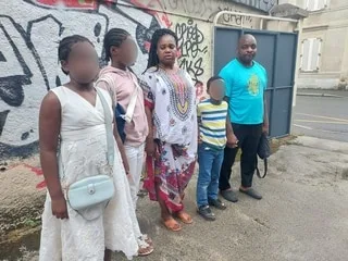 « Inimaginable de les laisser à la rue » : cette famille se retrouve sans logement après l’incendie de son appartement