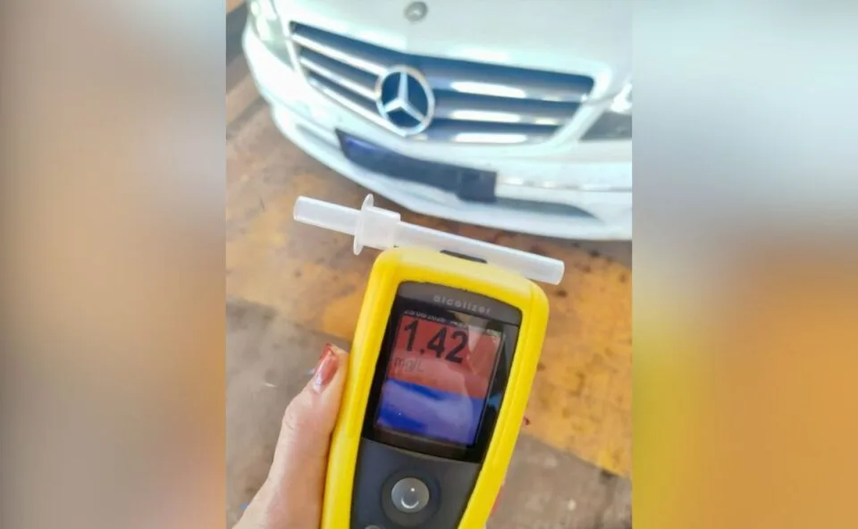 Quase no limite do bafômetro! Motorista embriagado em pedágio de Cascavel tenta pagar tarifa e acaba preso