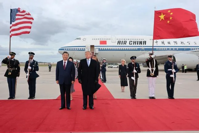 Donald Trump gratifie Xi Jinping d’“un accueil exceptionnel au pied de l’avion”