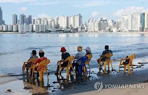 목요일 충청 이남 한낮 체감 33도 안팎 무더위…곳곳 소나기