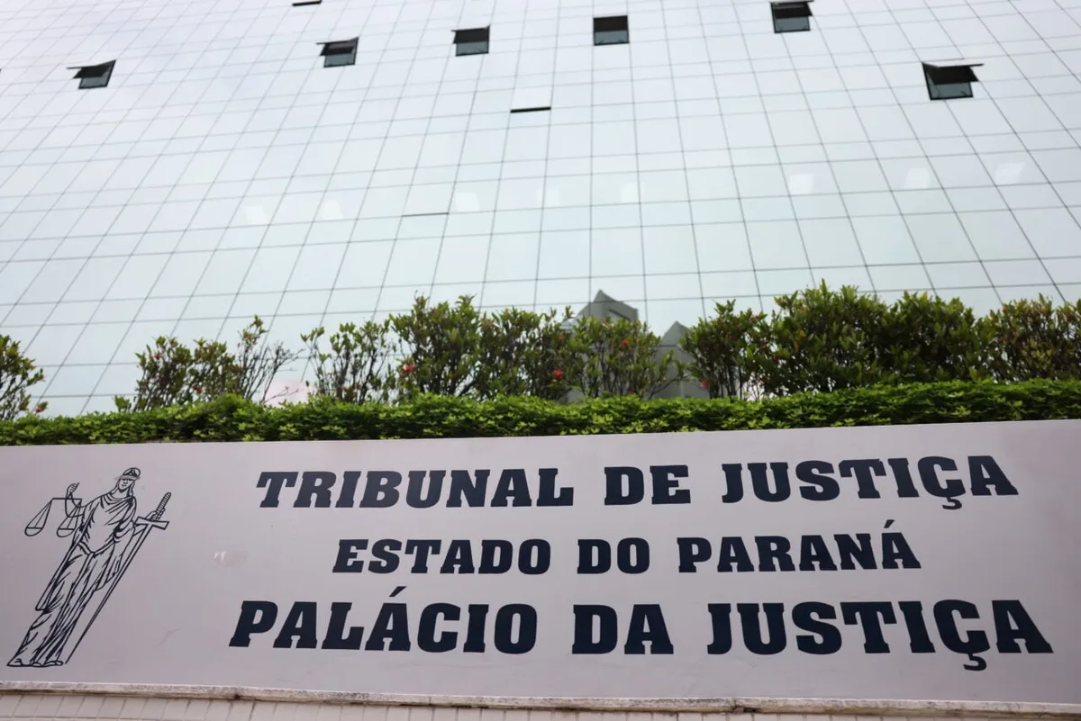 No Paraná, 75 juízes e desembargadores receberam mais de R$ 100 mil em um mês