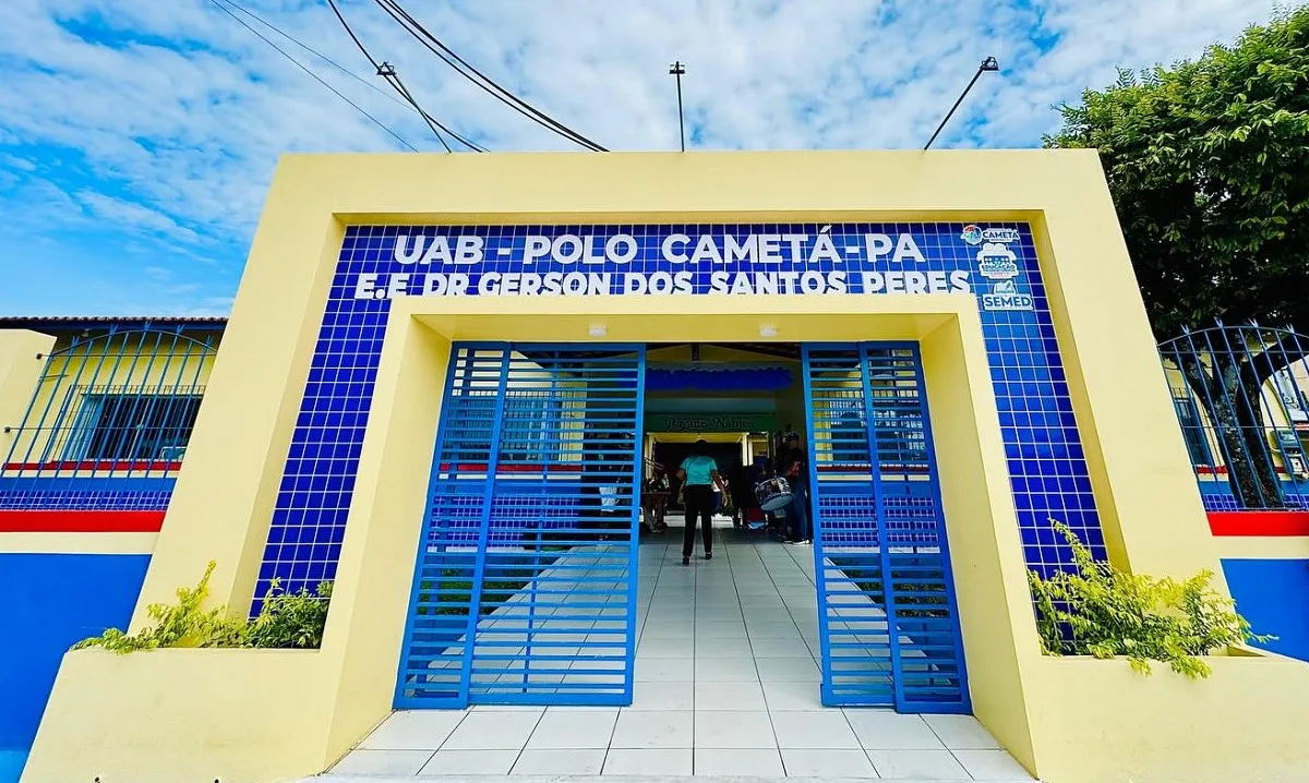 Estudantes protestam em Cametá após professora ser esfaqueada por aluna dentro de sala de aula