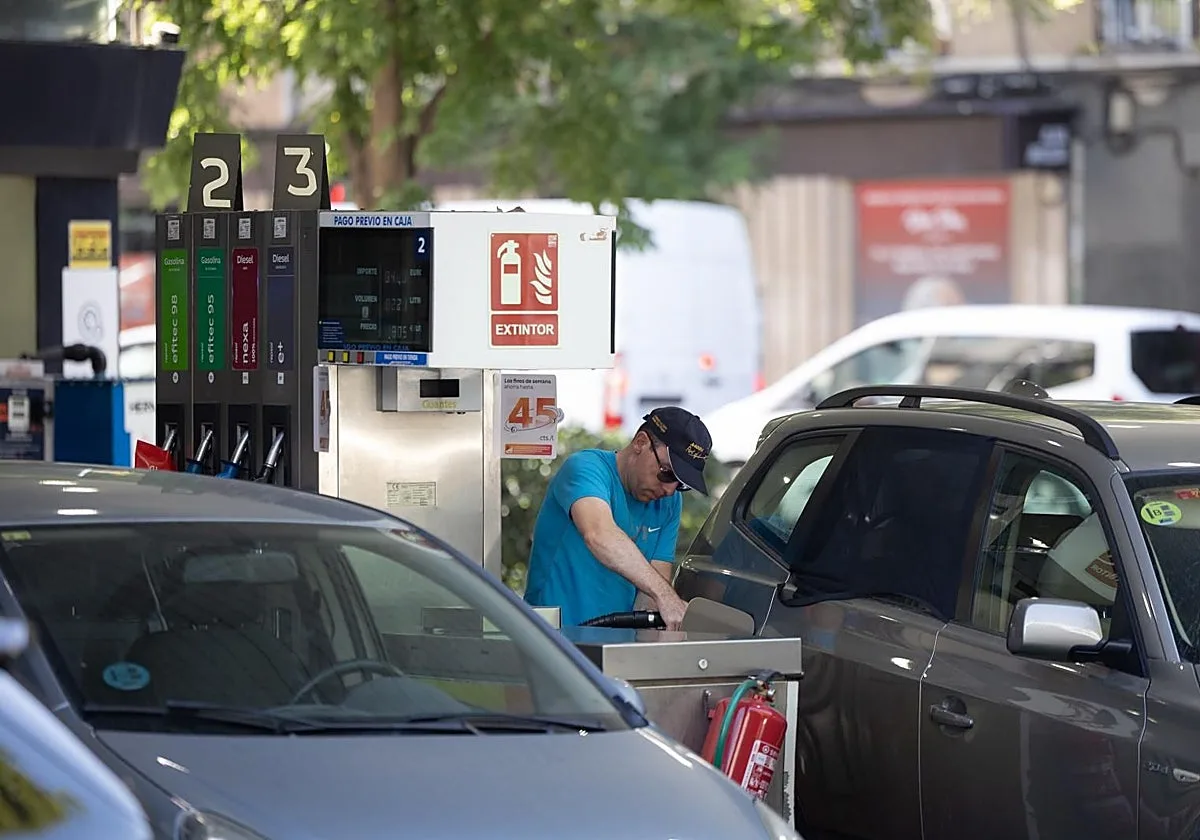 Casi 500 gasolineras ya venden el diésel por encima de los dos euros por litro