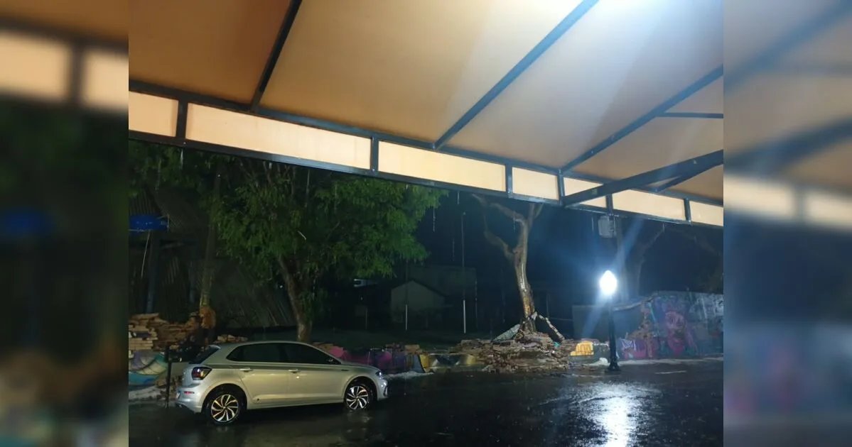 Apucarana registrou ventos de 125 km/h com chuva extrema durante 15 minutos, diz Simepar