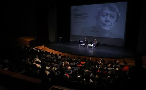 Emmanuel Carrère sorprende con la respuesta de sus lectores en México; 640 personas acuden a escucharlo en la UNAM