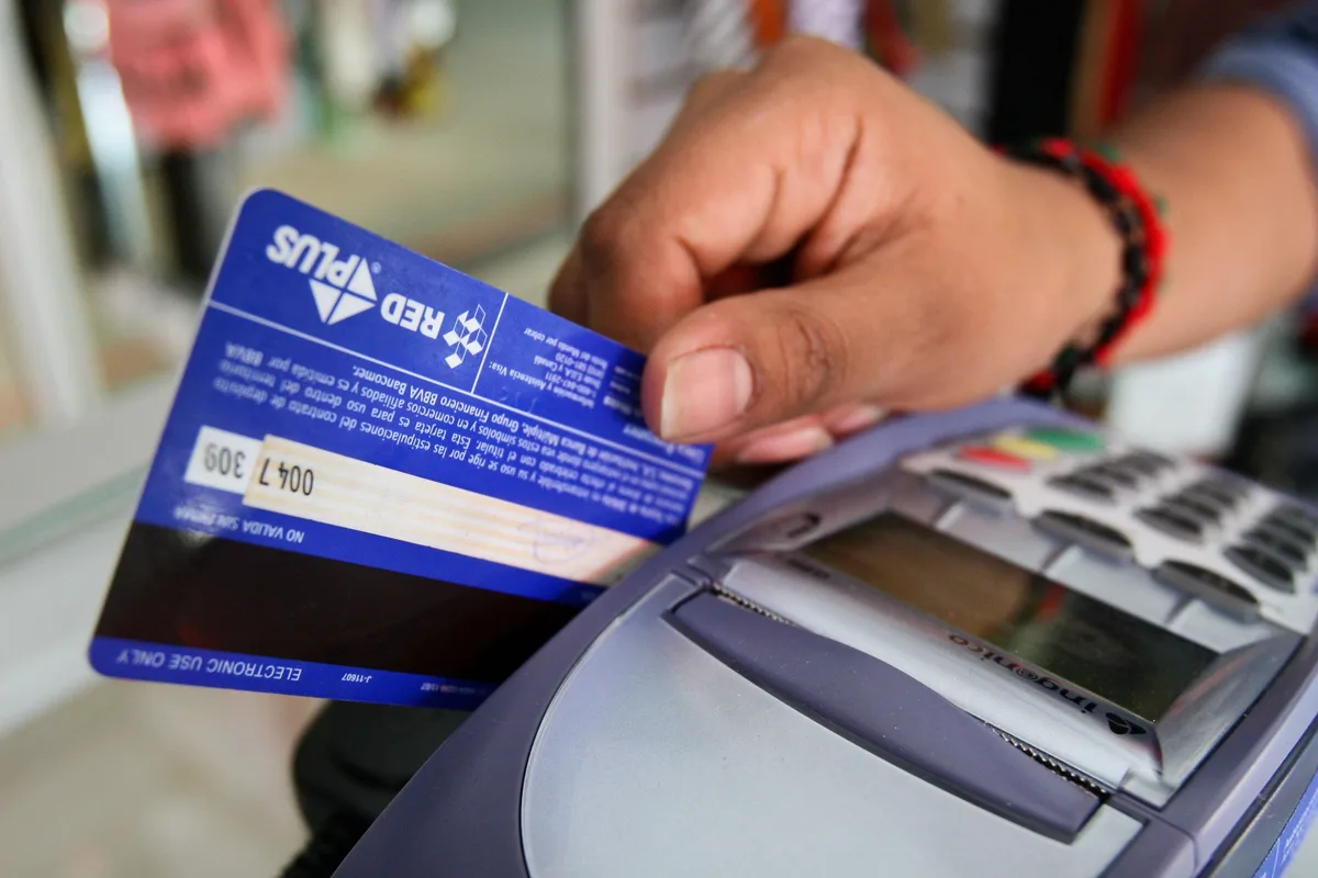 Adiós al ‘cash’: Ley de Economía Digital propone propone reducir las cuotas por pago con tarjetas