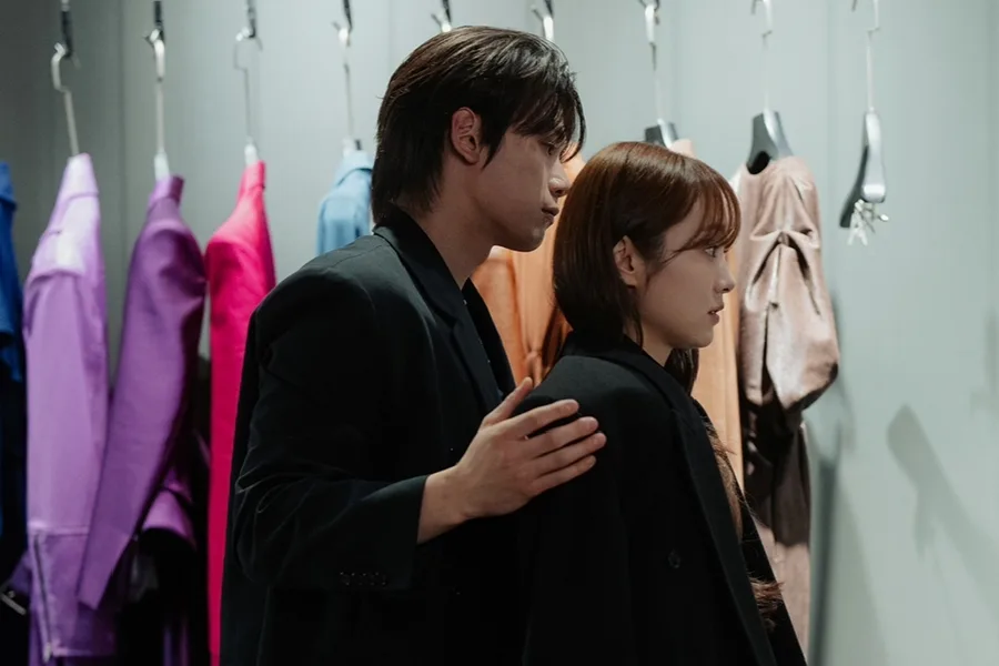 Cha Woo Min Makes A Bold Move To Win Kim Hye Jun’s Heart In “My Bias, My Boss”