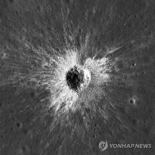 달표면 초대형 크레이터 발견…'100년에 1번꼴' 천체 충돌 추정