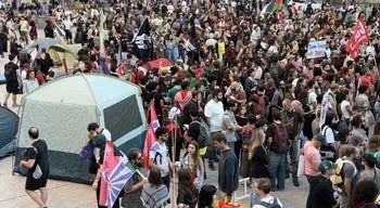 "Não consegues pagar renda? Traz tenda". Polícia desmonta acampamento no Porto