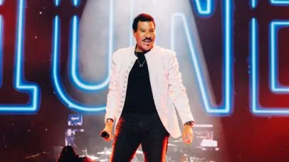 Lionel Richie é internado na UTI após passar mal durante show nos Estados Unidos