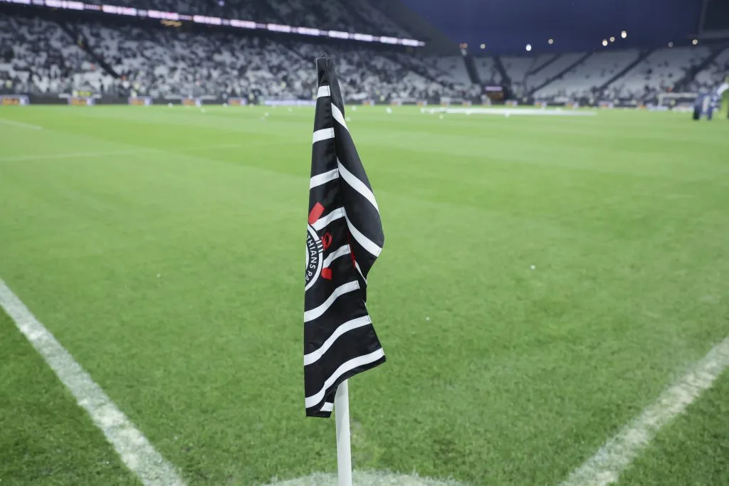 Protesto no CT do Corinthians termina com ameaça a profissional