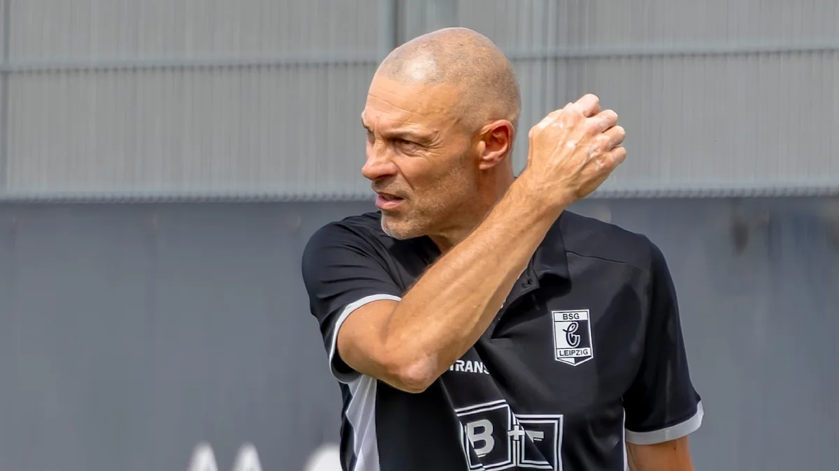 Traditionsklub verzweifelt - Noch ein Neuer, aber wieder keine Punkte