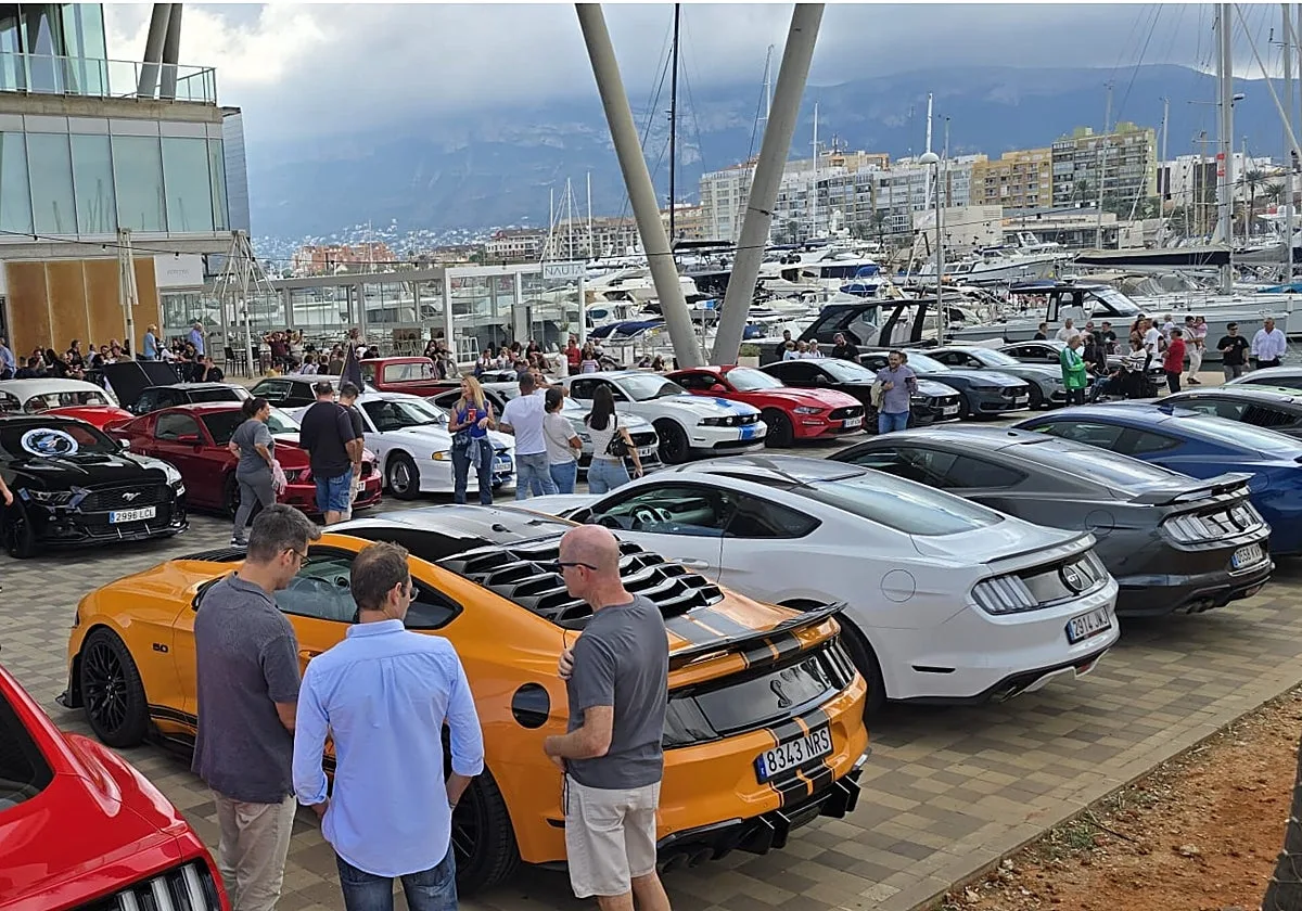 «¿Coches eléctricos? Para mí, no posible»: el chascarrillo en un evento de Mustangs americanos