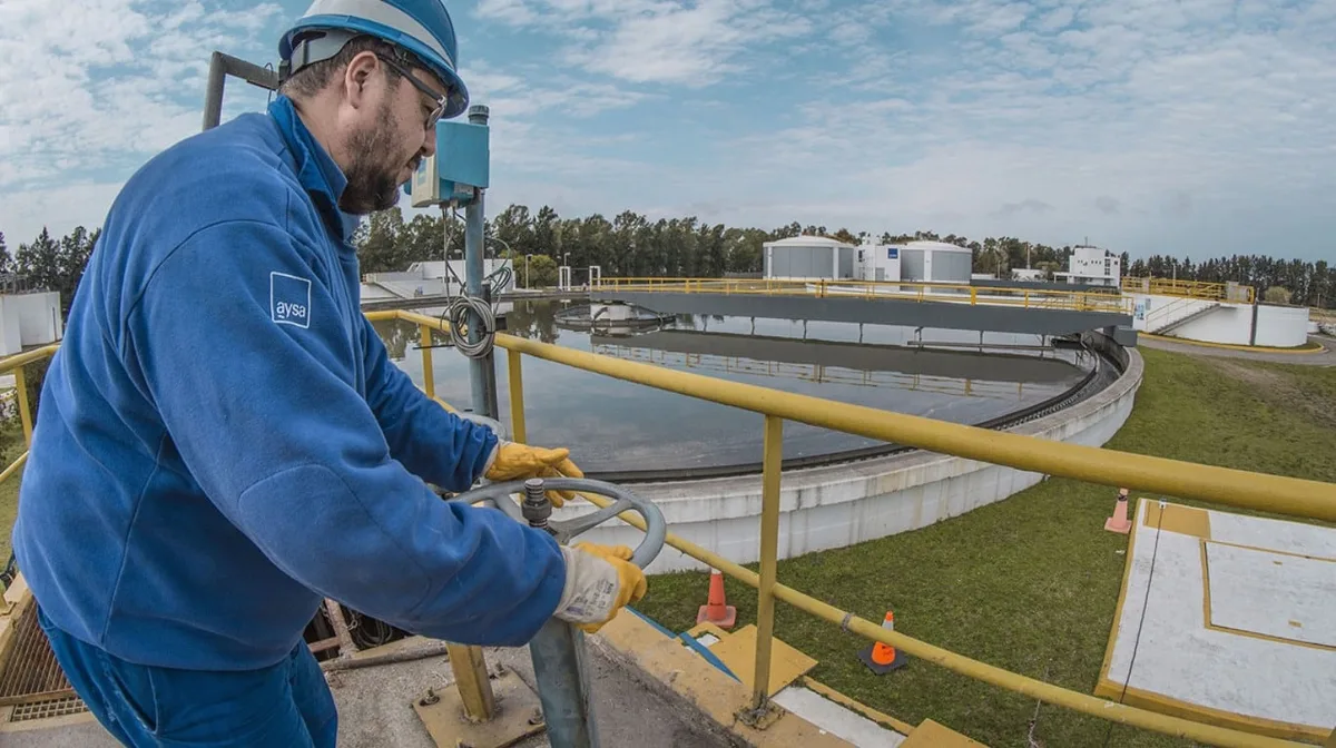 El Gobierno recibió dos ofertas para privatizar Aysa y espera obtener US$500 millones