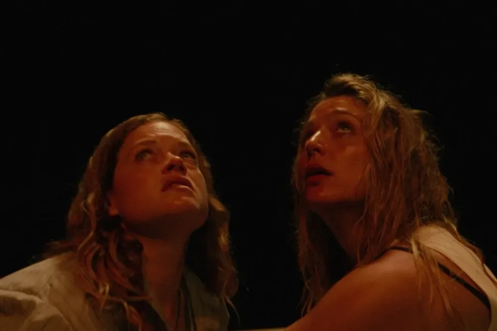 TERROR disputado! Blumhouse e Universal pagam mais de US$ 10 MILHÕES por sensação do Festival de Toronto com Jane Levy e Jessica Rothe