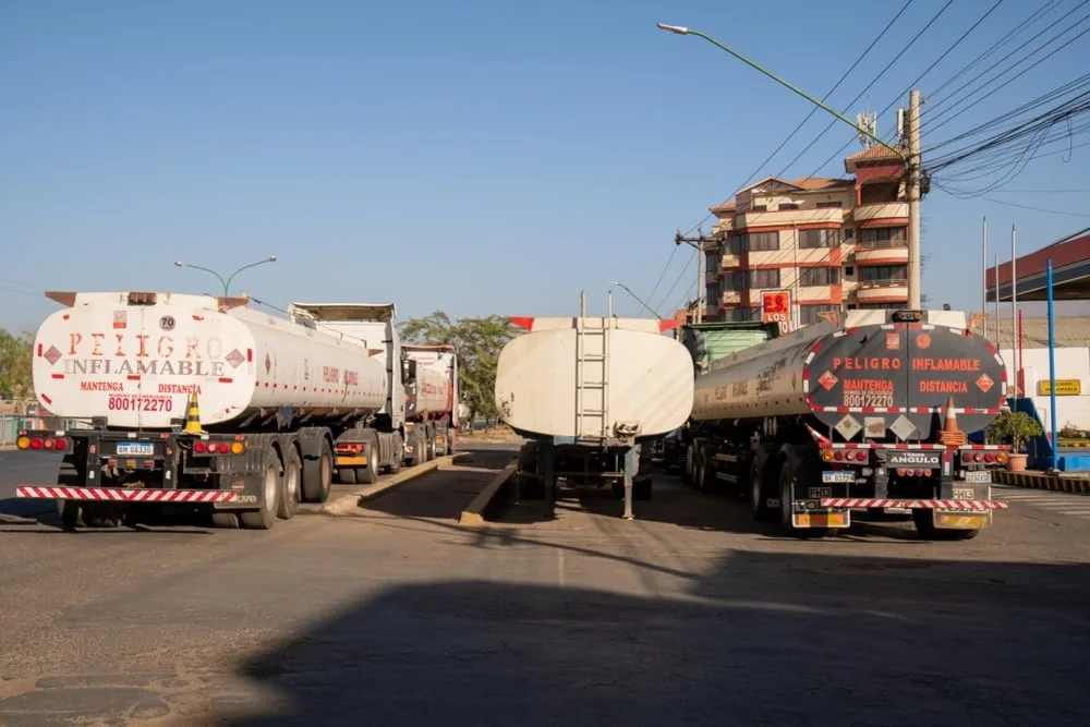 El salto del precio del diésel tensiona el transporte de cargas y el abastecimiento en Bolivia