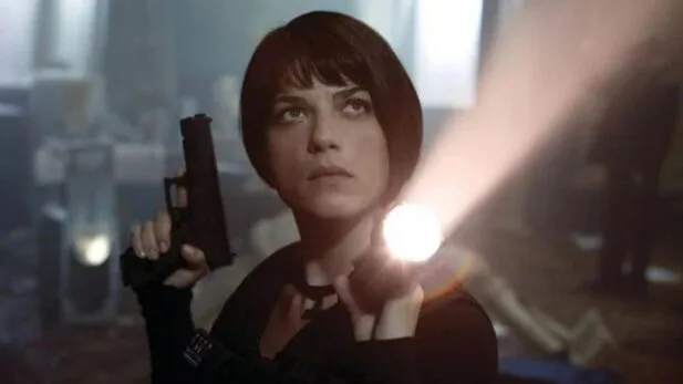 Selma Blair é presa após morder aeromoça e tentar abrir porta de avião durante voo, diz site Foto: Getty