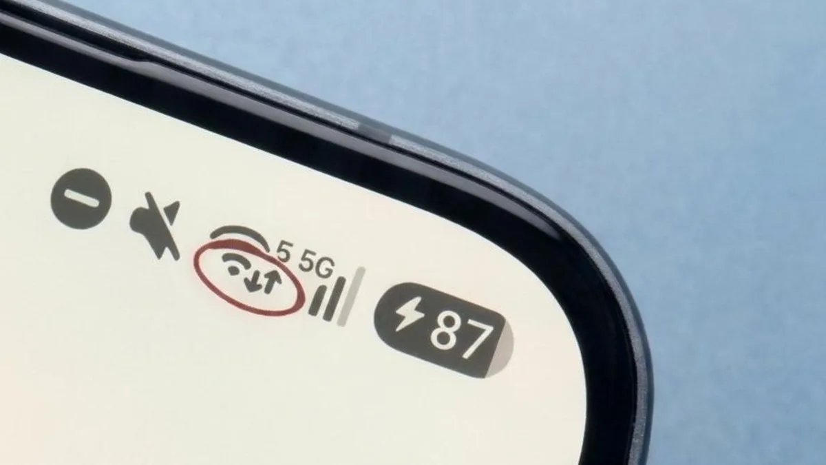 Mysteriöse Info: Ihr Smartphone zeigt zwei Pfeile am WLAN-Symbol? Das steckt dahinter
