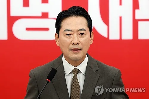 '장동혁 스토킹 혐의' 유튜버 재판서 혐의 부인…"정당한 취재"