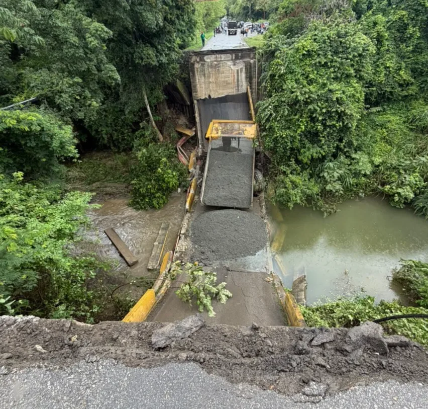 Colapso del puente El Pao deja a 120.000 residentes del sur de Aragua sin acceso al hospital más cercano
