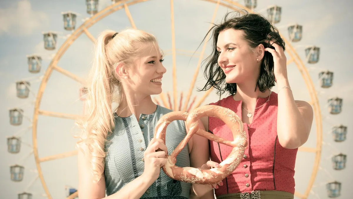 Trachten: Dirndl-Trends: Diese Modelle sind echte Hingucker auf dem Oktoberfest