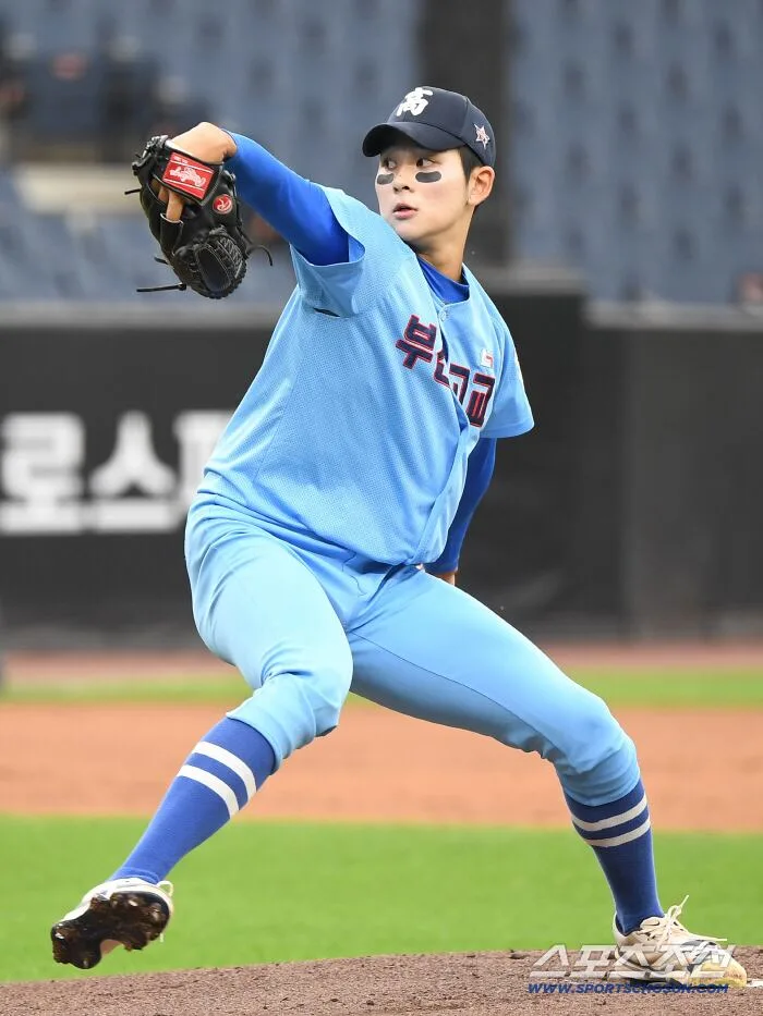 "NPB도 1지명감" 콧대 높은 日마저 감탄했다…亞 홀린 韓 차세대 좌완 에이스 등장 서막?