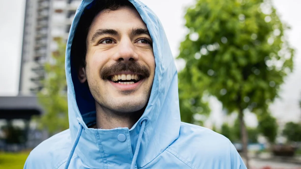 53 Prozent Rabatt: Stylischer Friesennerz für Schmuddelwetter: Derbe Regenjacke zum Toppreis