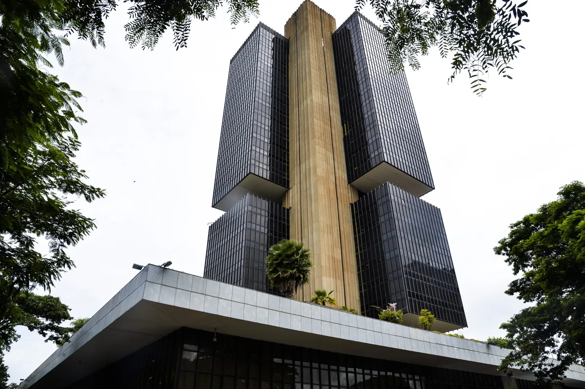 Banco Central multa Genial em R$ 21,6 mi e inabilita CEO por quatro anos