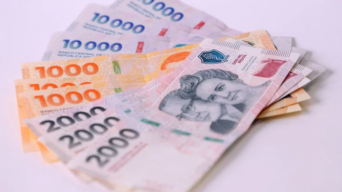 Depósitos en pesos bajo presión: caen pese a las tasas positivas y los money market ganan terreno