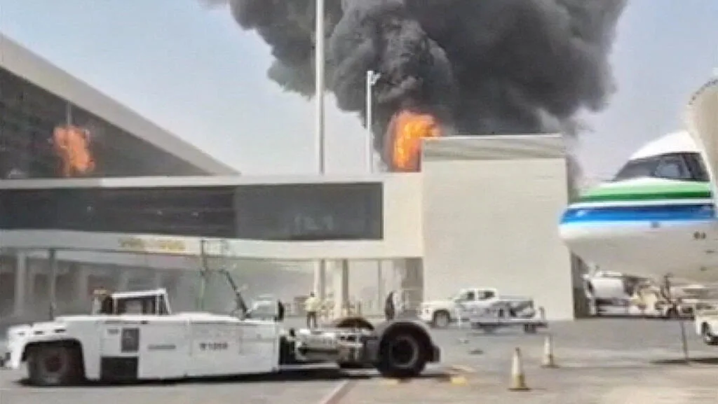 Guerre au Yémen en direct : l'aéroport de Riyad encore fermé lundi après les attaques houthies