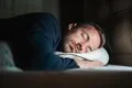 La ciencia descubre el sonido que debes escuchar al dormir para activar la "limpieza" de tu cerebro