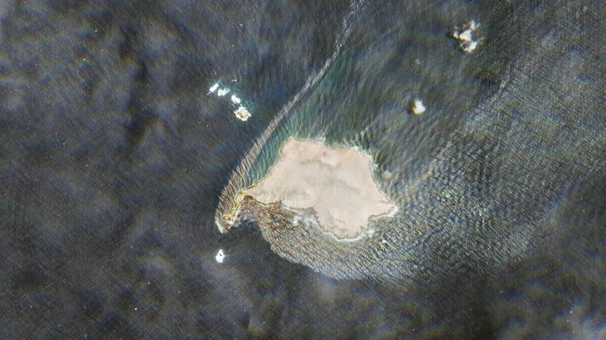 Pétrolier échoué au large d'Oman: la marée noire a atteint les côtes du pays