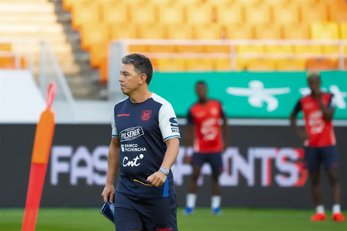 Marcelo Gallardo dirige solo una práctica y ya debuta con Ecuador ante Corea del Sur