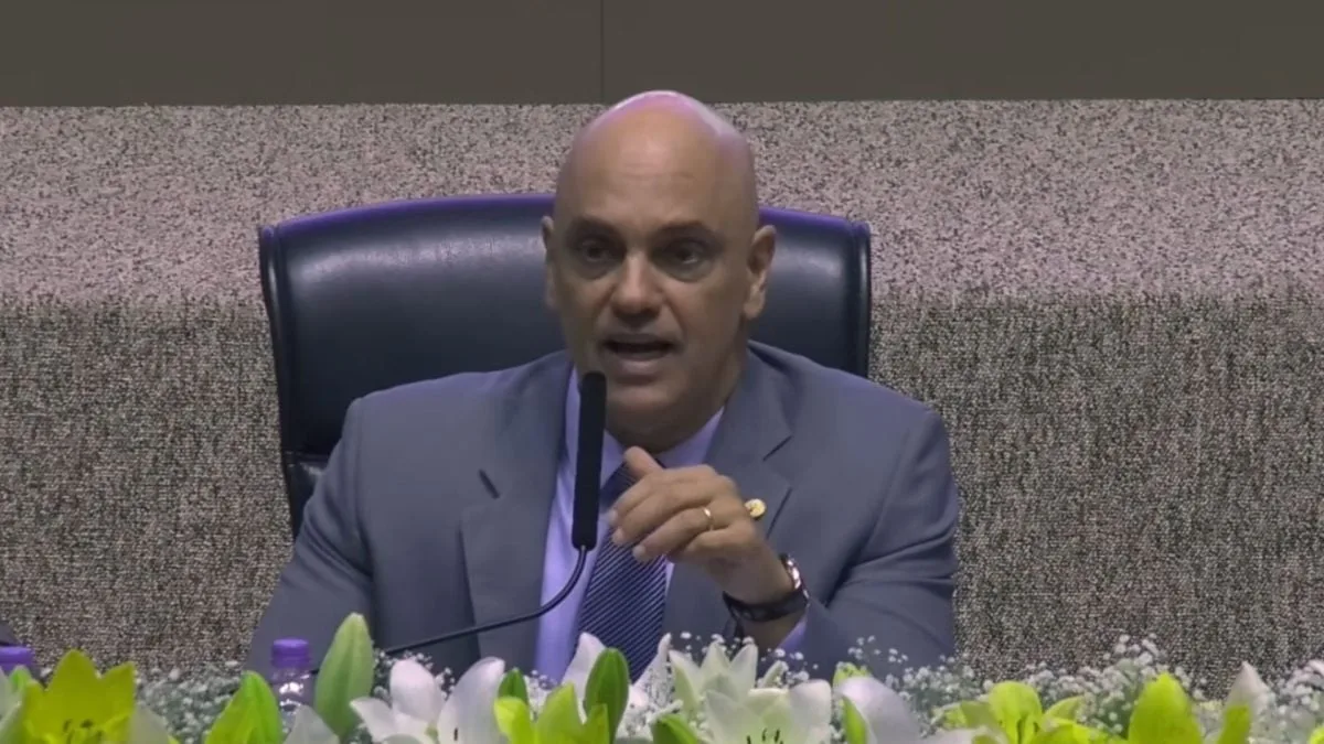 Fomos ingênuos de achar que big techs eram neutras, diz Moraes