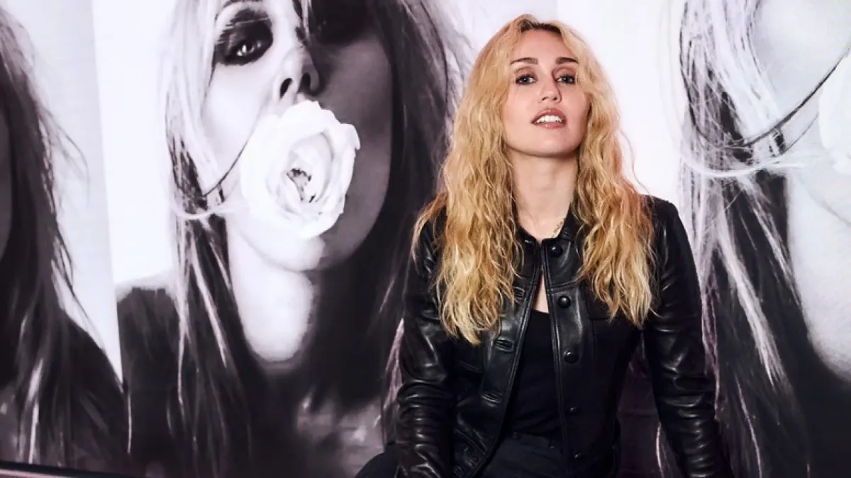 Miley Cyrus revela cuál fue su última conversación con Dolly Parton: "Estoy intentando mantenerme entera, pero..."