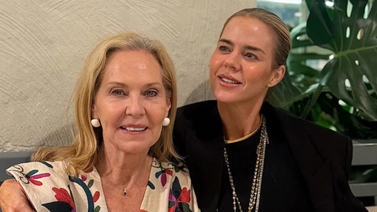 Las imágenes del plan de Amelia Bono con su madre, Ana Rodríguez, y sus hijos: "Cenita en familia"