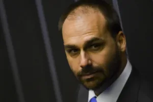 Alexandre determina prisão de Eduardo Bolsonaro após fim dos recursos