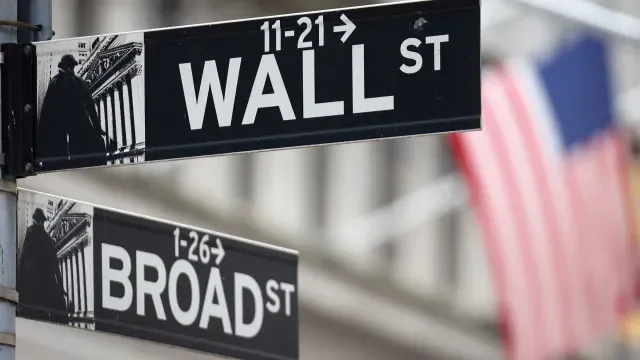 Bolsa de Nova Iorque abre em queda com subida dos juros da dívida