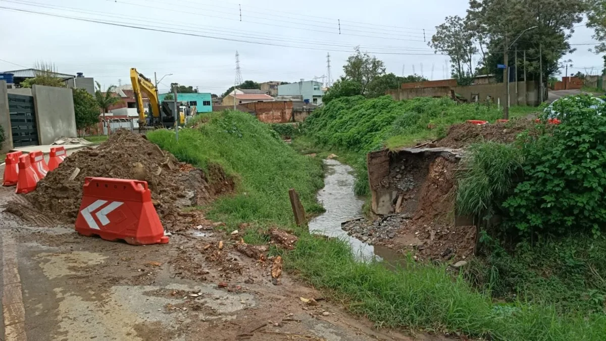 Rua da Cidade Industrial de Curitiba terá bloqueio depois de danos causados pela chuva