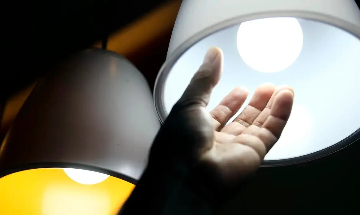 TCU libera R$ 5 bilhões para reduzir tarifas de energia; Amazonas está entre as áreas beneficiadas