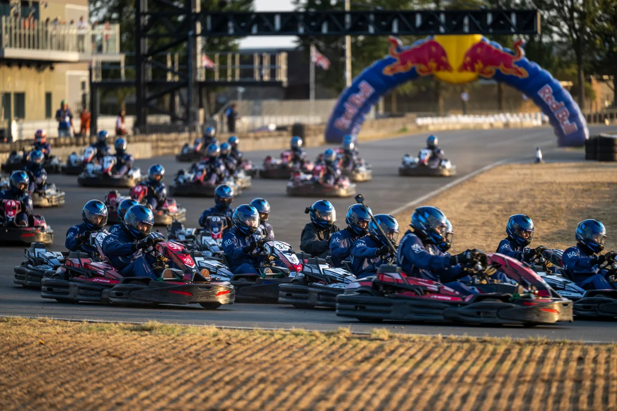 Verstappen vai disputar desafio de kart contra 100 pessoas em Silverstone