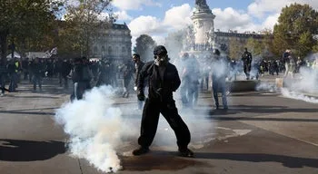 Violência em França. Dezenas de detidos em novo dia de protestos